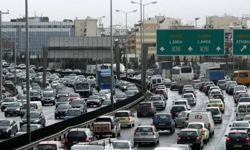 Καραμπόλα στον Κηφισό – Καθυστερήσεις στο ρεύμα προς Πειραιά